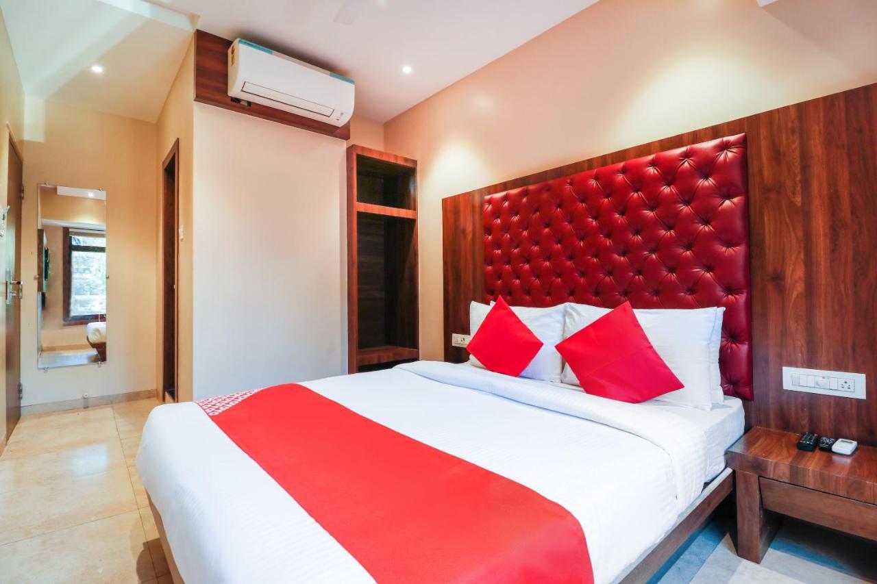 OYO 70475 Hotel Sea Breeze Mumbai Exterior foto